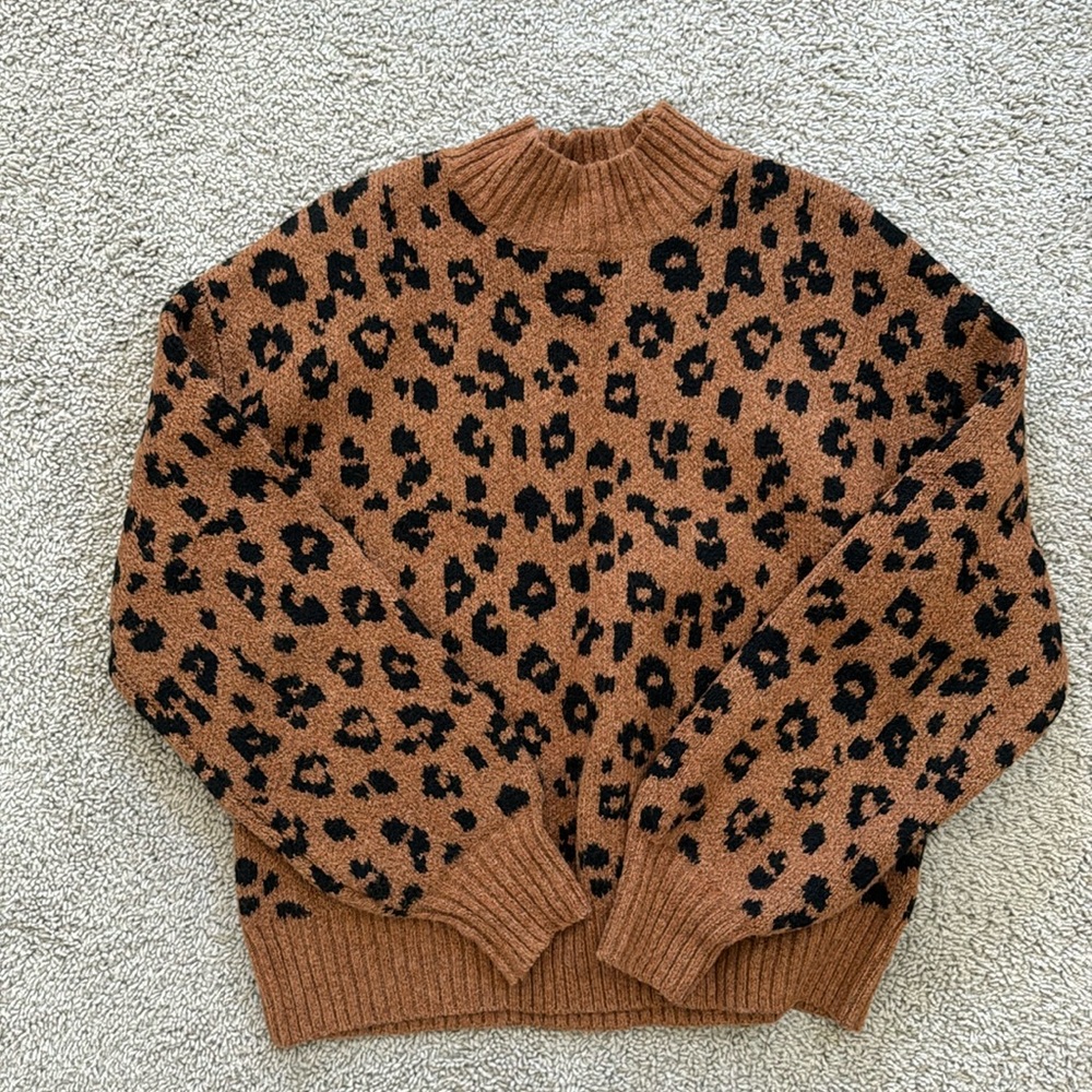 Old Navy cheetah prints thick sweater